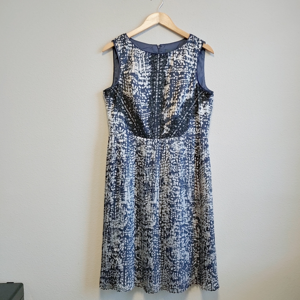 Adrianna Papell Dress Sleeveless Sheath Lace Detail Sz 12
